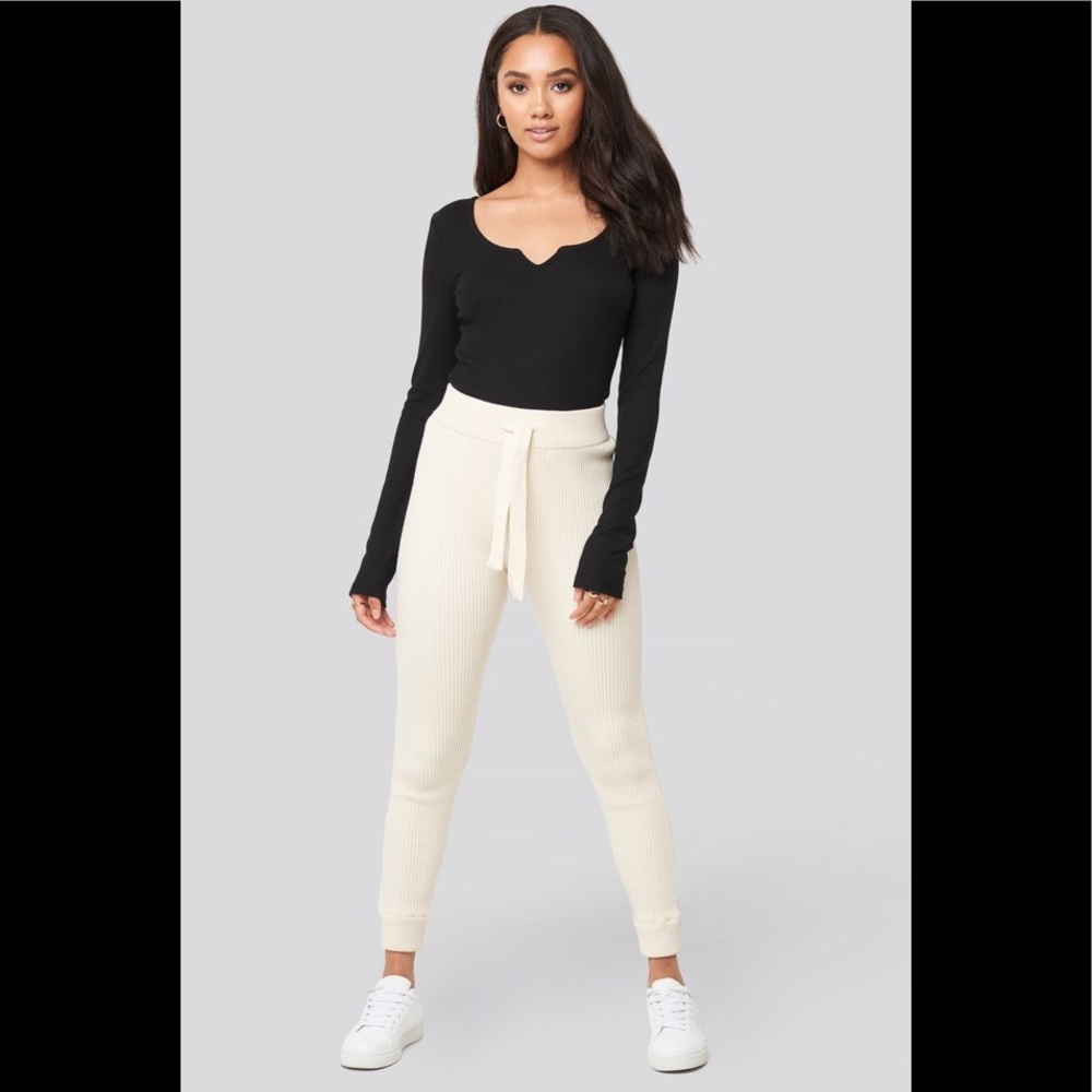 NWT, XLE Shawna Cut Neck Long Sleeve Top
